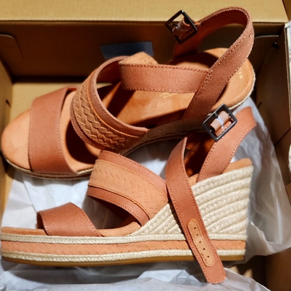 Elegant Coral Wedge Sandals